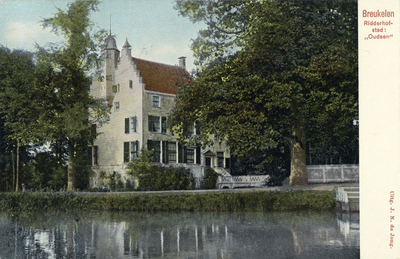 8769 Gezicht over de Vecht op de linker- en voorzijde van het kasteel Oudaen bij Breukelen uit het zuidwesten.